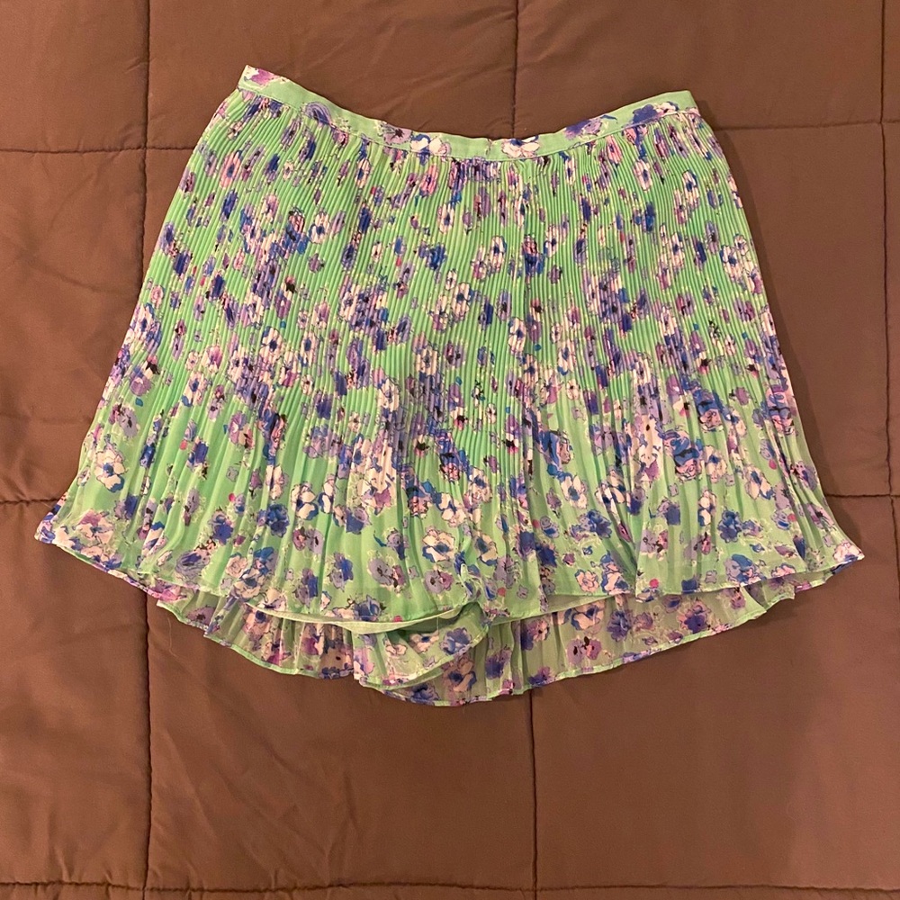LF Pleated floral shorts in perfect condition